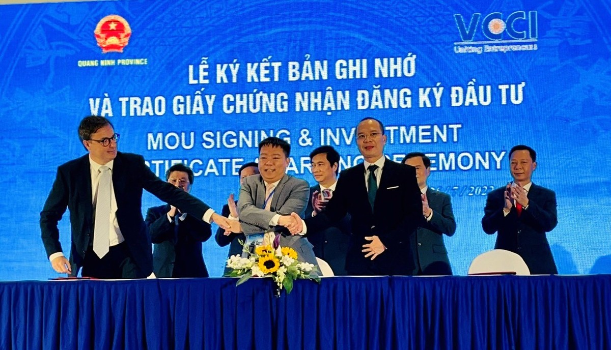 le-ky-ket-ban-ghi-nho-va-trao-giay-chung-nhan-dang-ky-dau-tu-giua-stavian-quang-yen-petrochemical-va-cong-ty-co-phan-khu-cong-nghiep-bac-tien-phong-1660614866.jpg