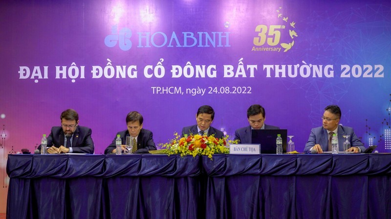 hoa-binh-group-dang-phai-doi-dien-voi-cac-van-de-ve-gia-tang-khoan-phai-thu-no-phai-tra-trong-khi-von-chu-so-huu-giam-1662364795.jpeg