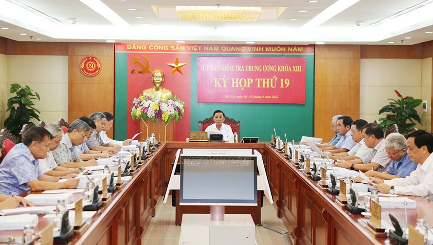 uy-ban-ktra-trung-uong-1662694353.jpg