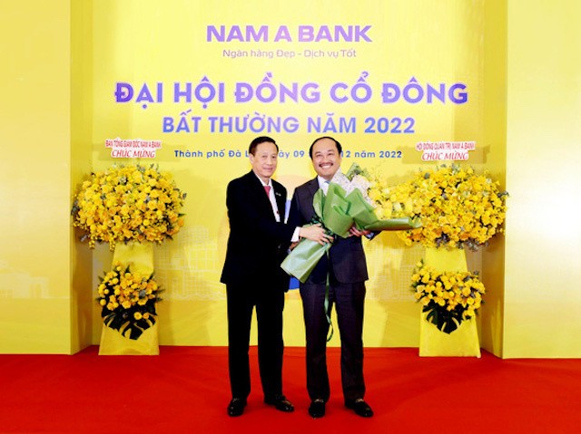 ong-tran-ngo-phuc-vu-ben-phai-tan-chu-tich-hoi-dong-quan-tri-namabank-1672115968.jpg