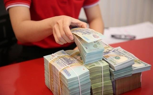 Ngân hàng đồng loạt hạ lãi suất, hàng trăm nghìn tỷ đồng vốn ưu đãi được tung ra