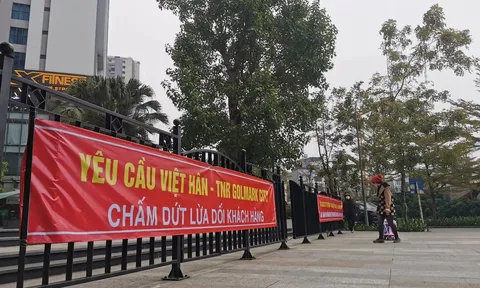 Hà Nội: Chung cư Goldmark City phủ kín băng rôn phản đối chủ đầu tư