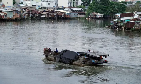 Không có tiền để di dời nhà trên kênh rạch