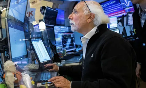 Hết lao đao vì lạm phát, chứng khoán Mỹ giờ lại bị mối lo suy thoái đe doạ