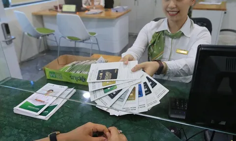 “Ác mộng” bán bảo hiểm của nhân viên ngân hàng