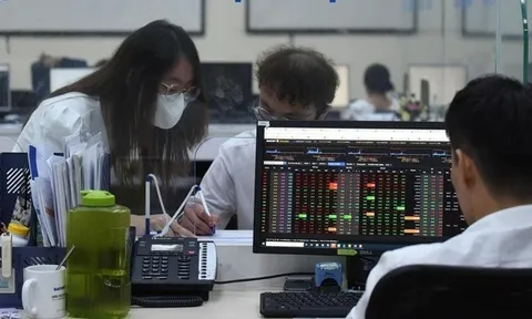 Tự doanh cân kèo mua bán phiên VN-Index áp sát mốc 1.190 điểm