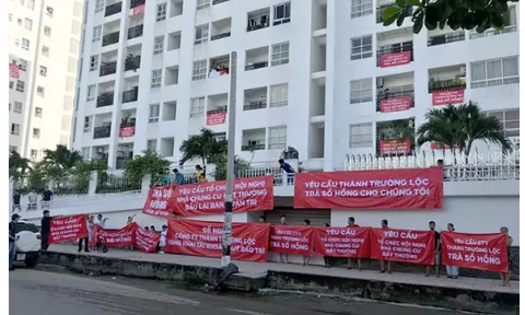 Cả ngàn người dân TP.HCM bị ‘treo’ sổ hồng vì chủ đầu tư ‘ngâm’ hồ sơ, thế chấp dự án