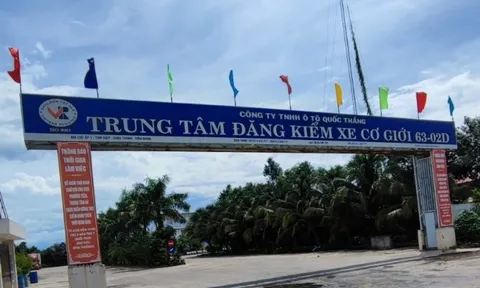 Bức xúc khi đi đăng kiểm xe ô tô phải đóng 50.000 đồng "phụ thu"