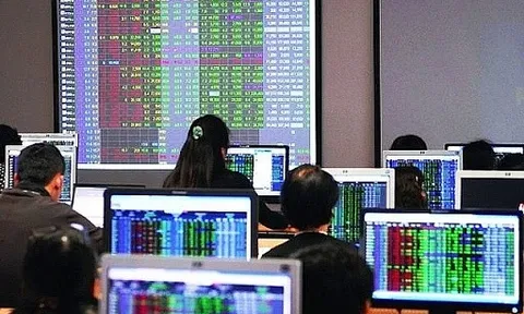 Công ty chứng khoán thừa tiền