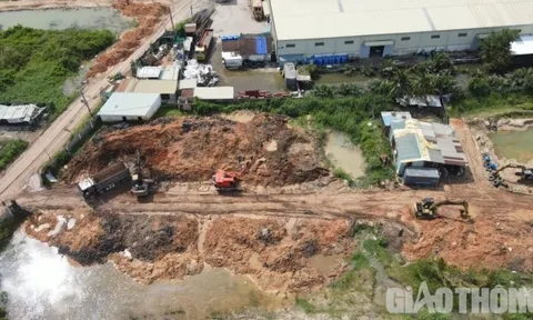 Đất từ dự án King Crown Infinity theo xe "vua" ùn ùn về bãi không phép