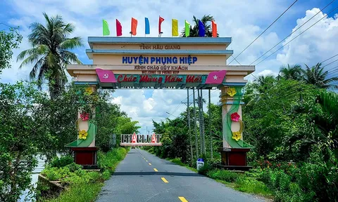 Chuyện 'lạ' ở Hậu Giang: Chỉ định doanh nghiệp in xây cổng chào