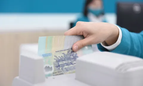 Tuần trước kỳ lễ 2/9, Ngân hàng thương mại "vay nóng" gần 20.000 tỷ đồng, lãi suất tăng vọt