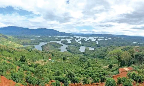 Biến “Vịnh Hạ Long trên Tây Nguyên” thành chiếc áo rách