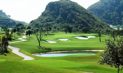 Thu hút toàn người giàu, tại sao kinh doanh sân golf vẫn lỗ?