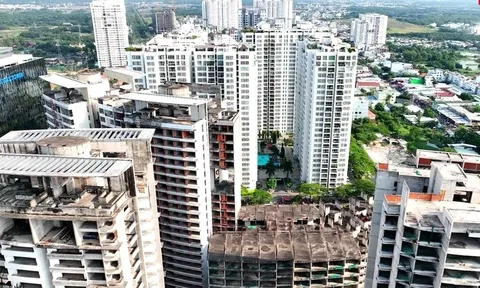 Ngân hàng "chật vật" rao bán các khoản nợ khủng