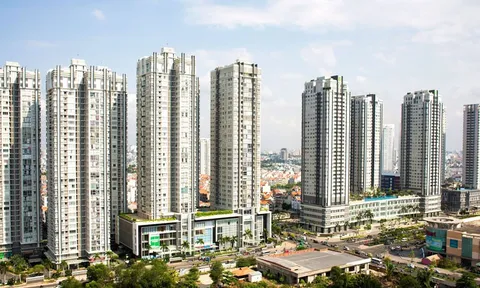 Thanh khoản bất động sản thấp kỷ lục, giá vẫn chót vót