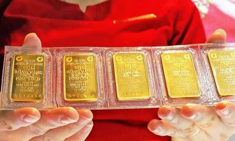 Vàng giảm giá mạnh sau khi FED tăng lãi suất