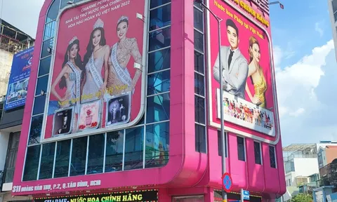 Góc khuất trong nhà máy nước hoa Charme Perfume bán chạy tôm tươi trên mạng