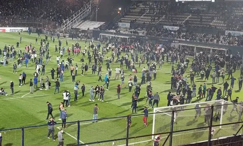 Bạo loạn ở sân bóng Argentina, 1 CĐV thiệt mạng