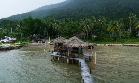 Hàng chục bungalow trái phép trên biển Phú Quốc vẫn ngang nhiên hoạt động