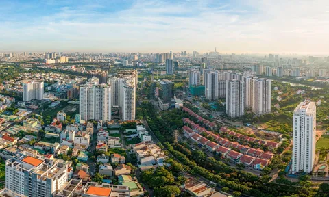 "Mùa bán hàng” BĐS cuối năm: Người ồ ạt tung hàng, kẻ hoãn lịch mở bán