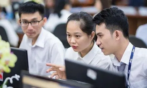 VN-Index còn giảm 3 điểm về cuối phiên, cổ phiếu chứng khoán khởi sắc
