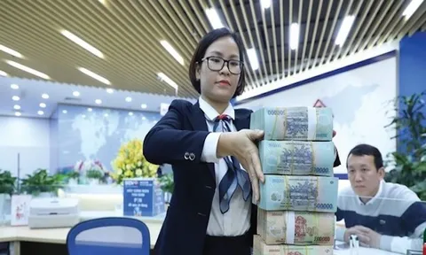 NIM mỏng dần, ngân hàng xoay xở ra sao trong ‘chiếc áo’ lợi nhuận co hẹp?