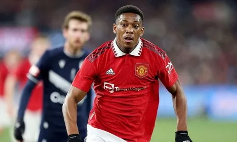 HLV tuyển Pháp chọn tiền đạo MU Martial để thay thế Benzema?