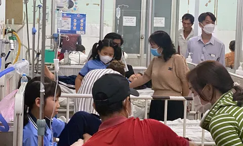 Một loạt học sinh tiểu học ở Tiền Giang nôn ói sau khi uống sữa