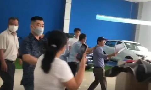 Đấu tranh vì xe Ford Ranger lỗi hộp số, khách hàng tố "bị đại lý hành hung"