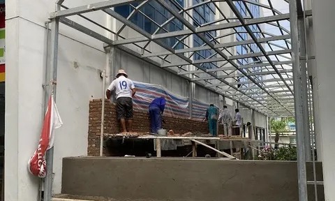 Hà Đông (Hà Nội): Đề nghị chủ đầu tư Dự án khu nhà ở Ngân Hà Vạn Phúc phá dỡ vi phạm xây dựng trên dải cây xanh