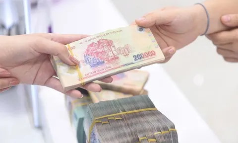Doanh nghiệp chê lãi suất cao, ngân hàng có động thái 'nóng'