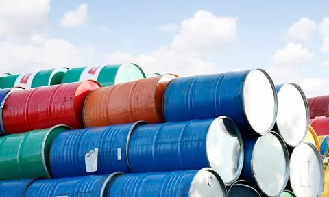 Giá xăng dầu hôm nay 29/12: Tiếp tục giảm hơn 1% vì lo ngại nhu cầu tại Trung Quốc