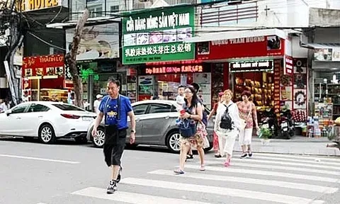 Trung Quốc nới lỏng hạn chế du lịch, dừng cách ly tập trung