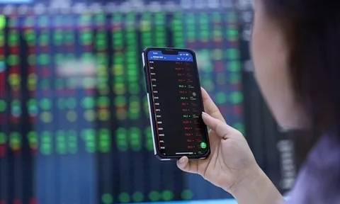 Sắc xanh áp đảo, VN-Index cận kề mốc 1.100 điểm