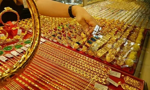 Vàng thế giới bập bềnh, trong nước thận trọng