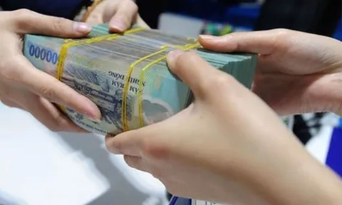 Lãi suất tăng cao, ồ ạt gửi trăm ngàn tỷ vào ngân hàng