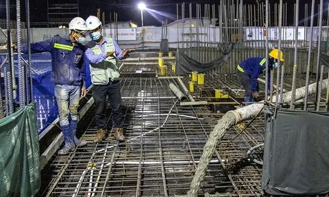 Hai thòng lọng trực chờ doanh nghiệp