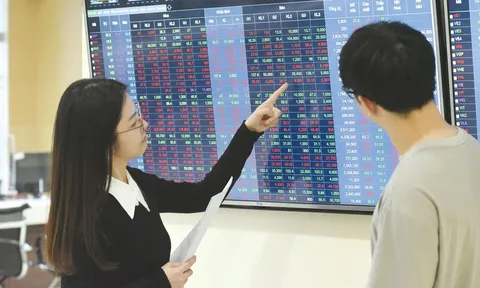 Giao dịch chứng khoán sáng ngày 10/2: Thị trường ảm đạm, cổ phiếu điện bật sáng