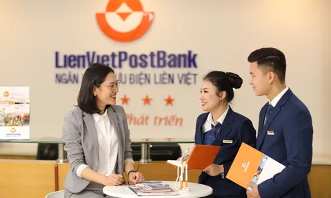 Lãnh đạo LienVietPostBank và người thân liên tục bán cổ phiếu LPB