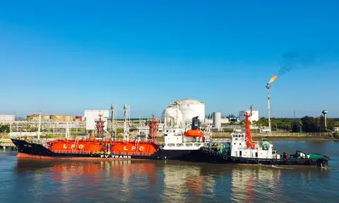 Thị trường LNG sau hết khan hiếm vẫn đầy rủi ro