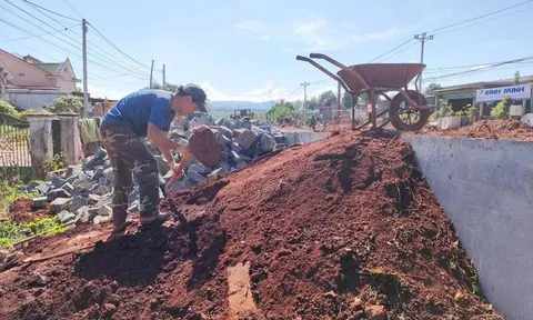 Người dân khốn khổ vì nền đường quá cao khi nâng cấp Quốc lộ 19, Bộ Giao thông vận tải nói gì?