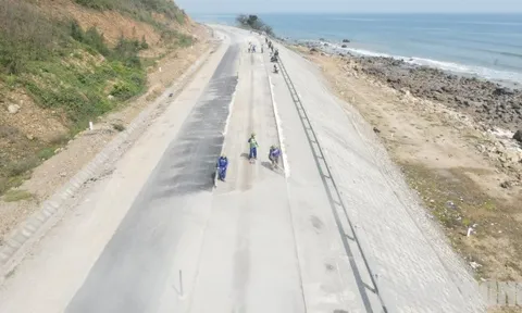 Gần 2km đường ven biển 1.500 tỷ ở Hà Tĩnh bong tróc, nứt nẻ phải thảm lại