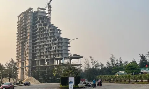 Tổ hợp khách sạn hơn 400 tỷ đồng bị ngừng thi công: Thiếu luật hay sợ trách nhiệm?