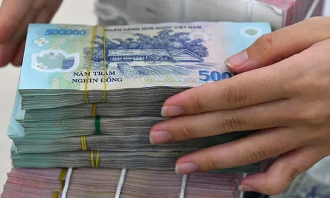 'Phe cầm tiền' băn khoăn khi đua lệnh