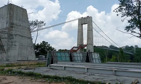 Diễn biến mới vụ cầu đáy kính xây không phép trong Thung lũng Tình Yêu