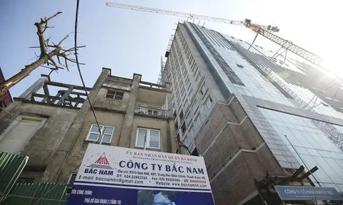 Sau 'cắt ngọn', cao ốc 8B Lê Trực chào bán căn hộ trên 100 triệu đồng/m2