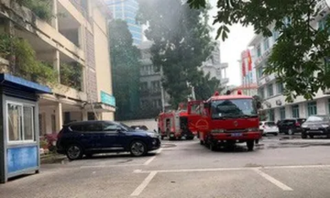 Ùn tắc đèo Ô Qúy Hồ - Sa Pa do nhiều du khách đổ lên xem băng tuyết