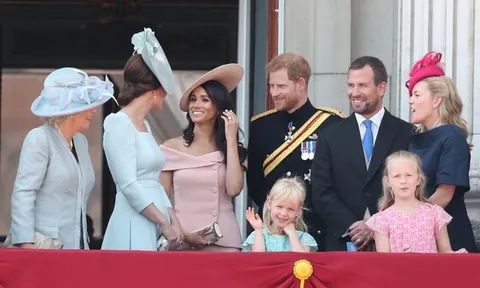 Vợ chồng Meghan Markle tỏ thái độ lấp lửng trước lời mời quay về hoàng gia Anh của Nữ hoàng, bận rộn gây dựng danh tiếng nơi đất khách