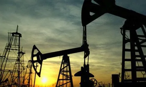 Dầu thô tăng giá mạnh trước ngày ông Biden nhậm chức